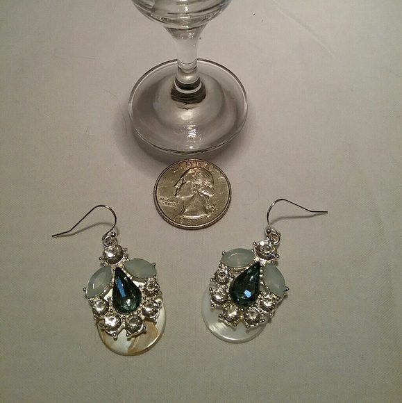 Genuine shell and rhinestone earrings - Picture 2 of 3